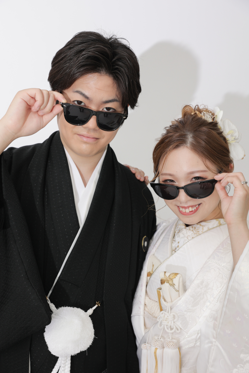 サングラスをかけて