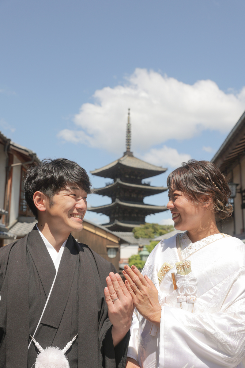 八坂の塔の前で