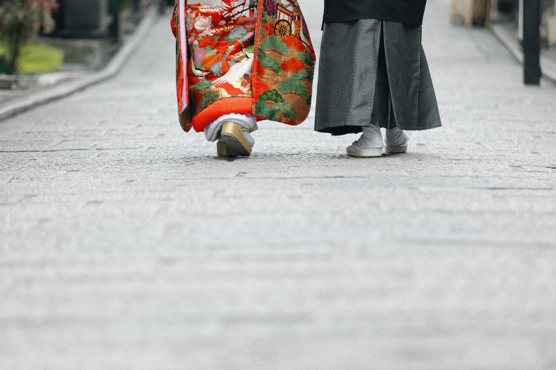 お二人の足元を。