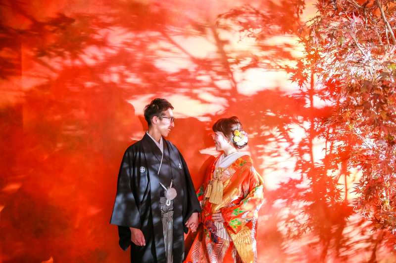 紅葉のイメージを屋内庭園で。