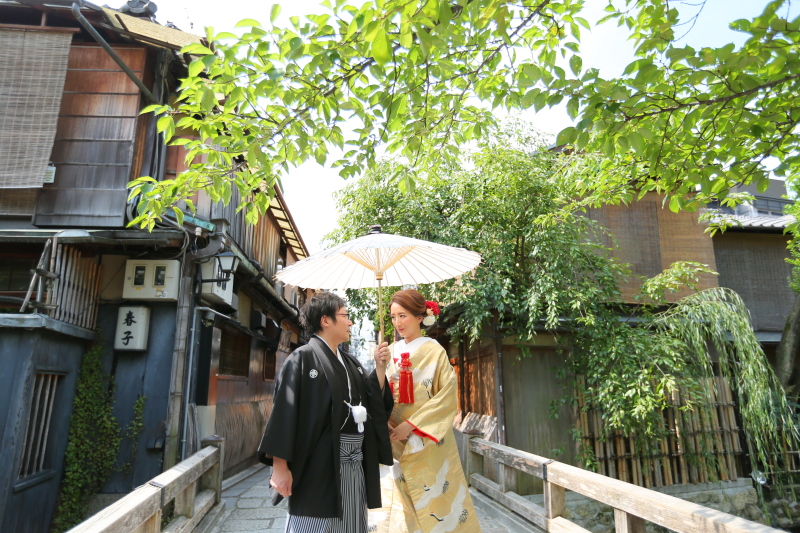 降り注ぐ暖かい日差しの中で