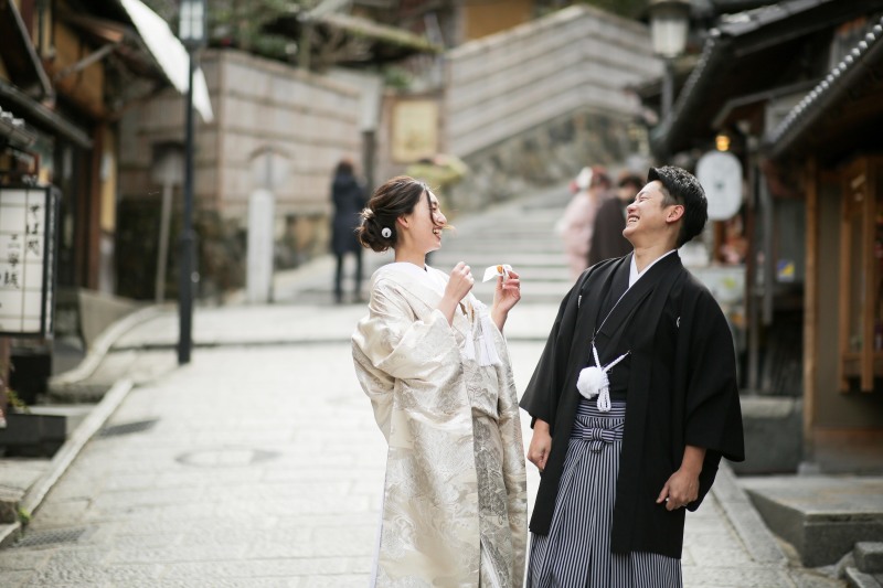 食べ歩きしながら…