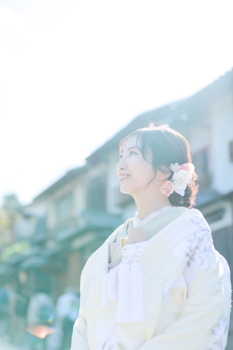 逆光を生かした新婦様のソロカットも撮影しました。