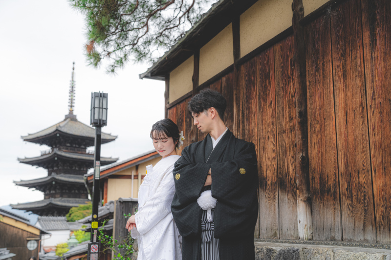 八坂の塔を背景に