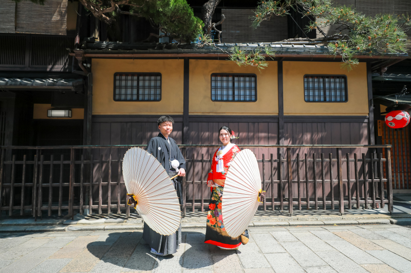 番傘も少し持ち方を変えてみて。