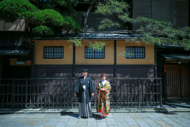 町家の前でも。