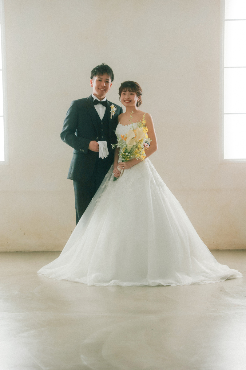 撮影は当スタジオの洋装スタジオからスタート。