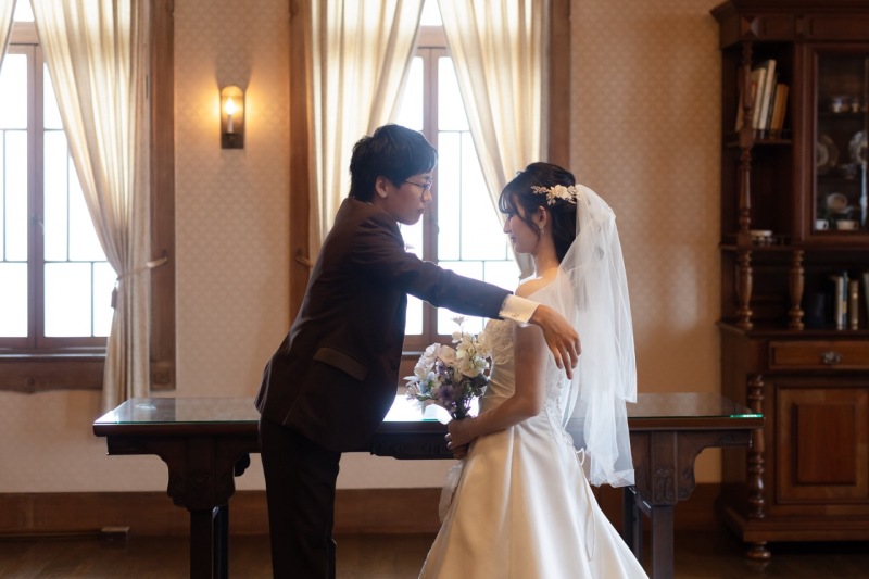 ベールアップの再現カットからスタート