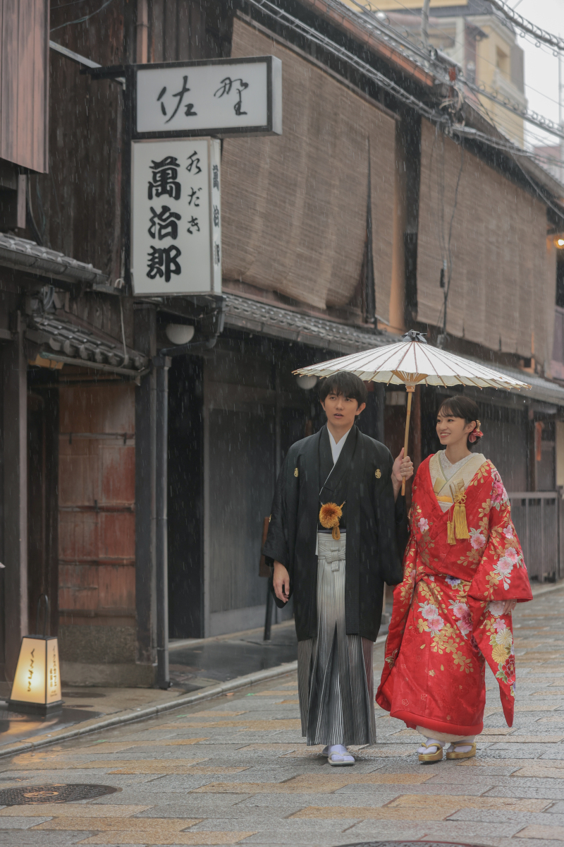 街並みを歩きながら