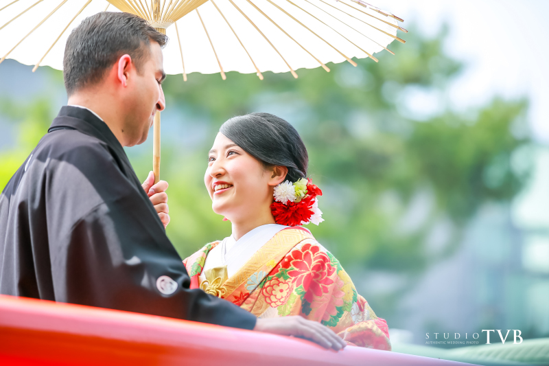 眩しい笑顔で。