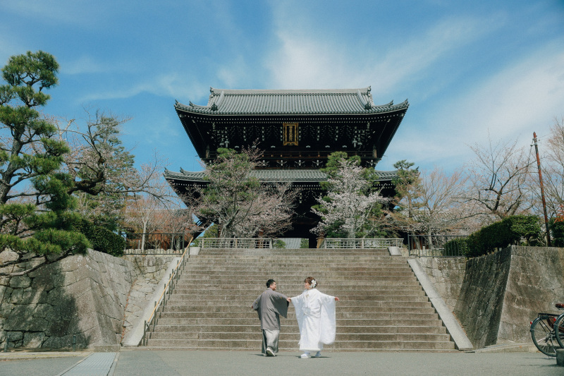 手を繋いで仲良しショット