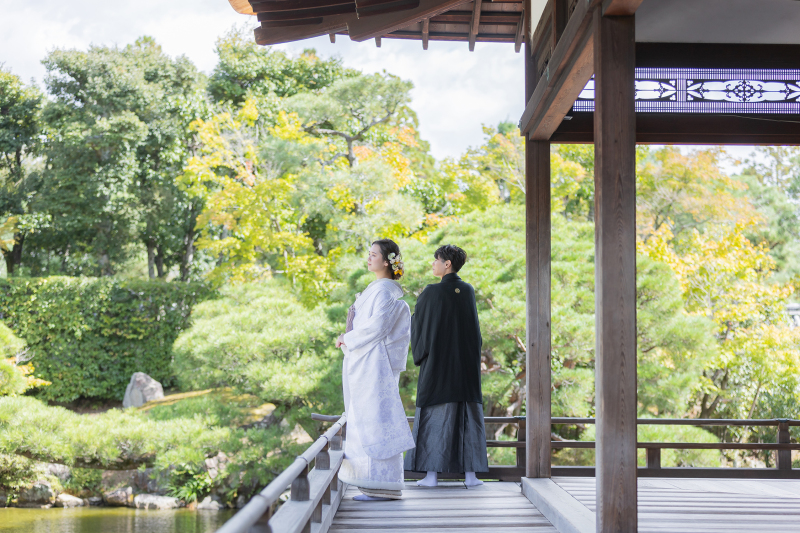 美しいお庭を眺めて、フォトウェディング。