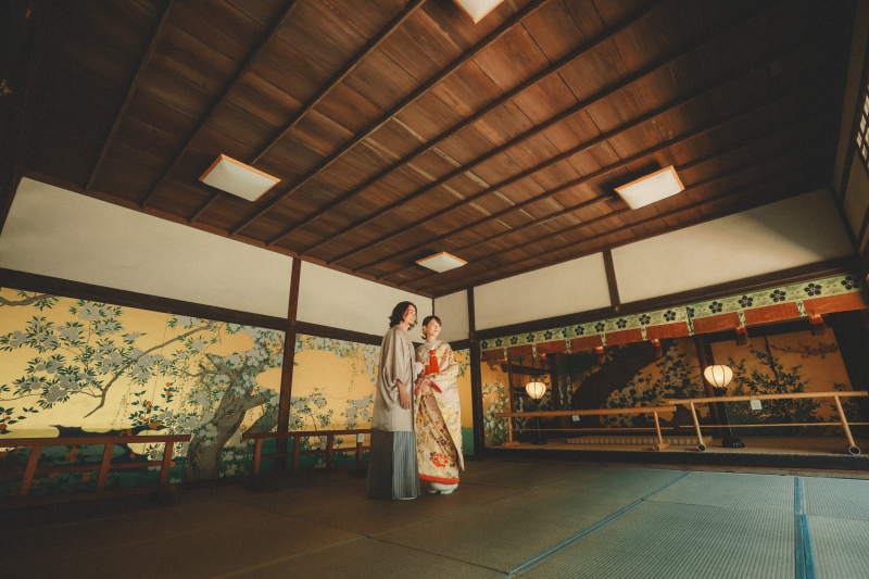 寺院の広々とした空間を活かして