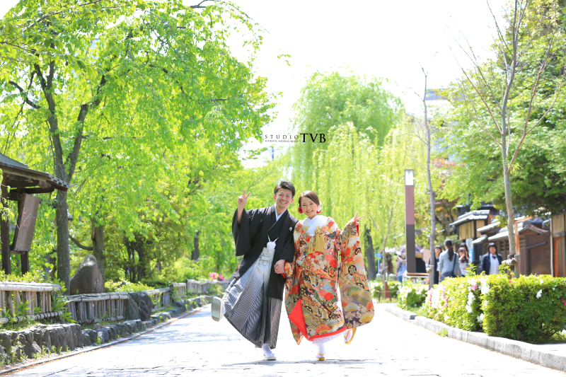 柳が綺麗な祇園でのお写真。