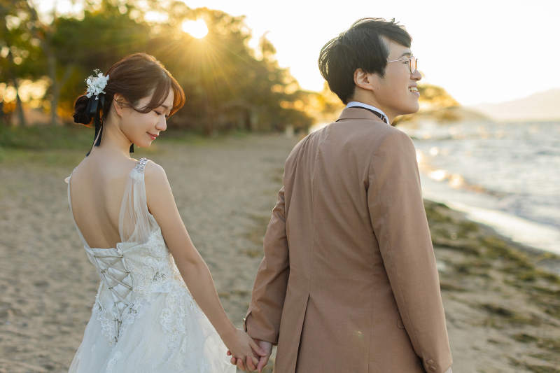 夕暮れ時の琵琶湖で