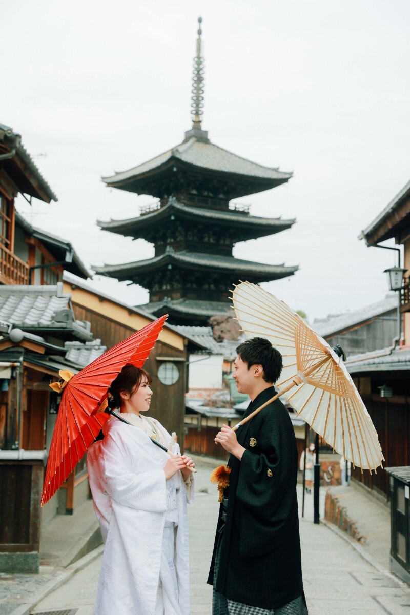 八坂にて見つめ合うおふたり♡