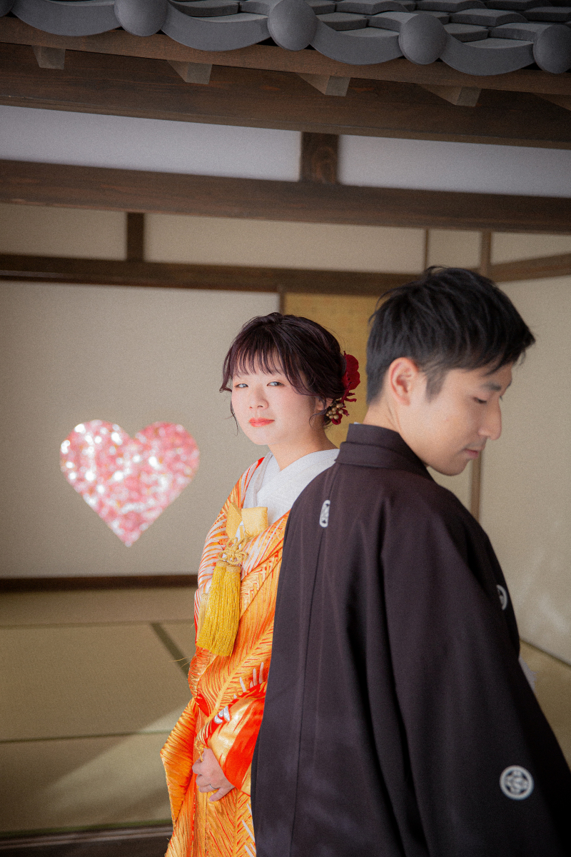 背景のハートを取り入れたショット