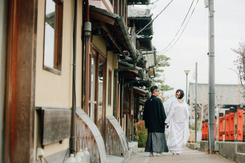 最後には、のんびりと八坂エリアを散策するお二人を