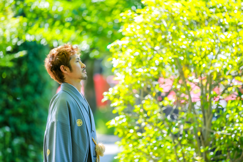 新緑の中のご新郎様。