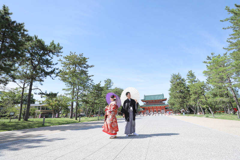 平安神宮をバックに・・・