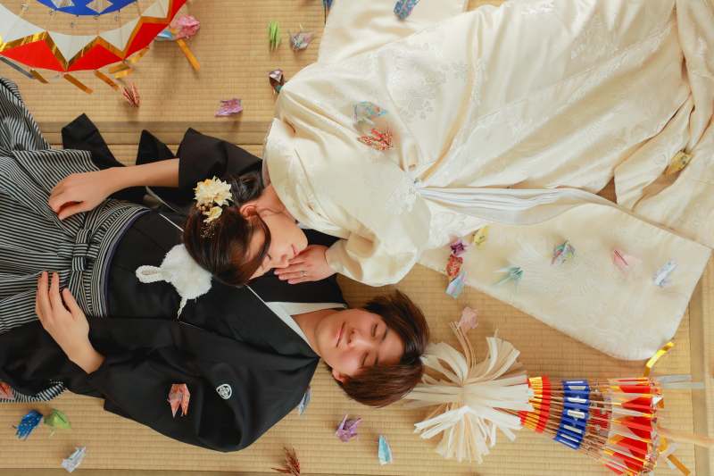 たくさんの折り鶴と一緒に。