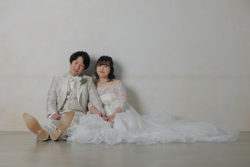 床に座るのもハウススタジオだからこそ♪