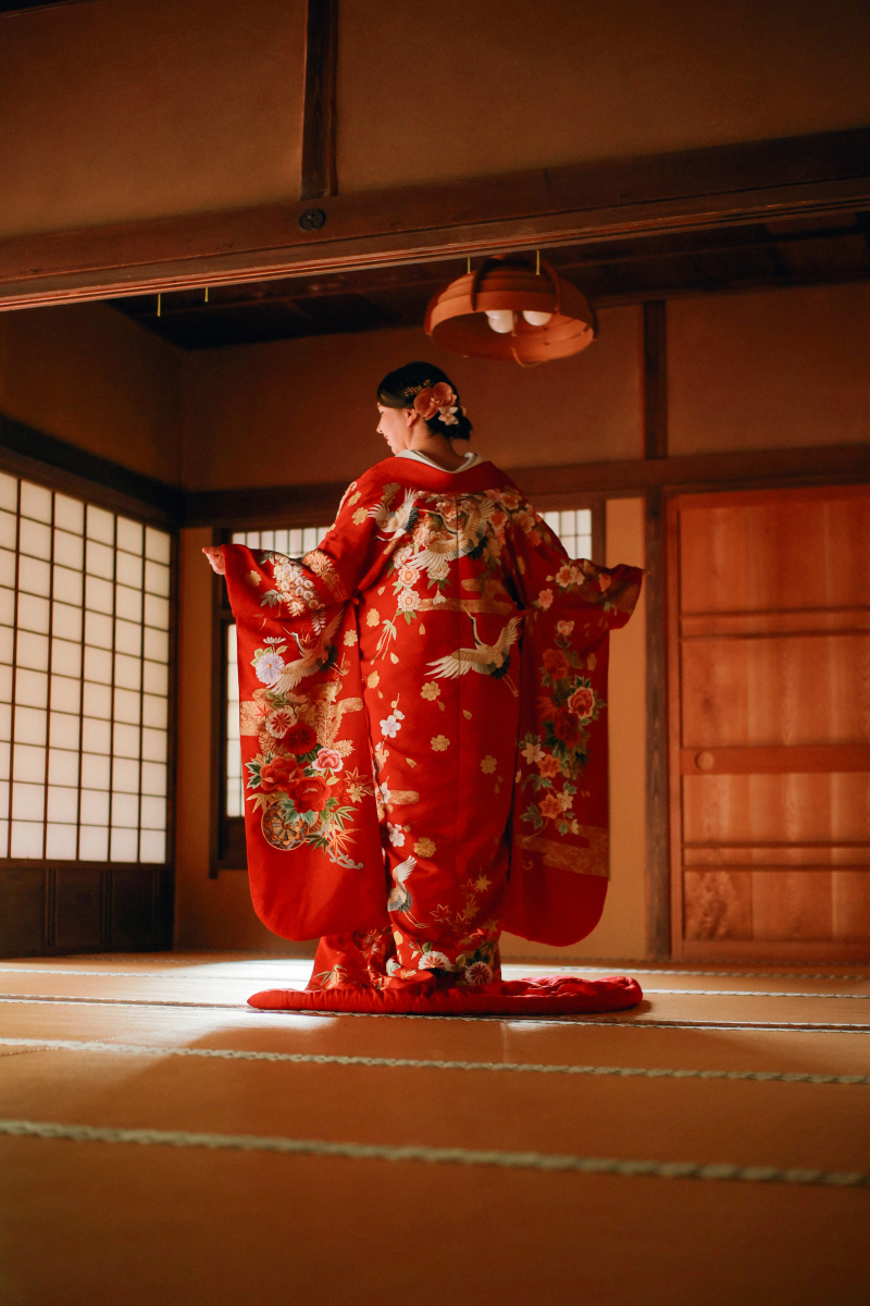 新婦様は華やかな色打掛を選ばれました。