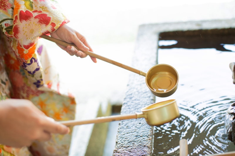 まずは手水でお清め