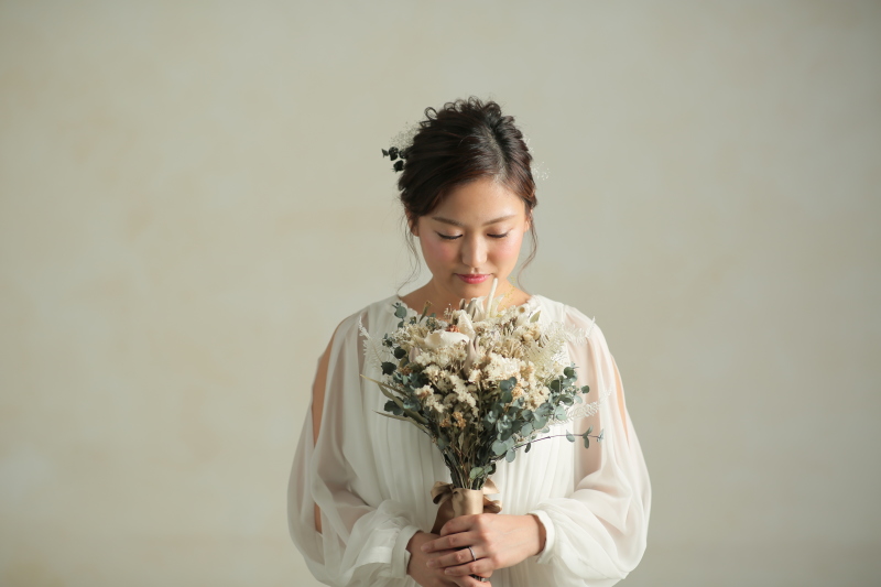 カジュアルなドレスと