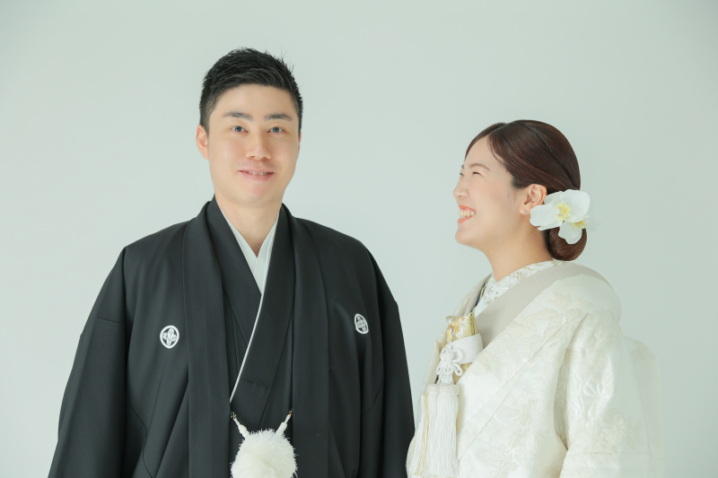 新婦様が新郎さまの方をチラッと