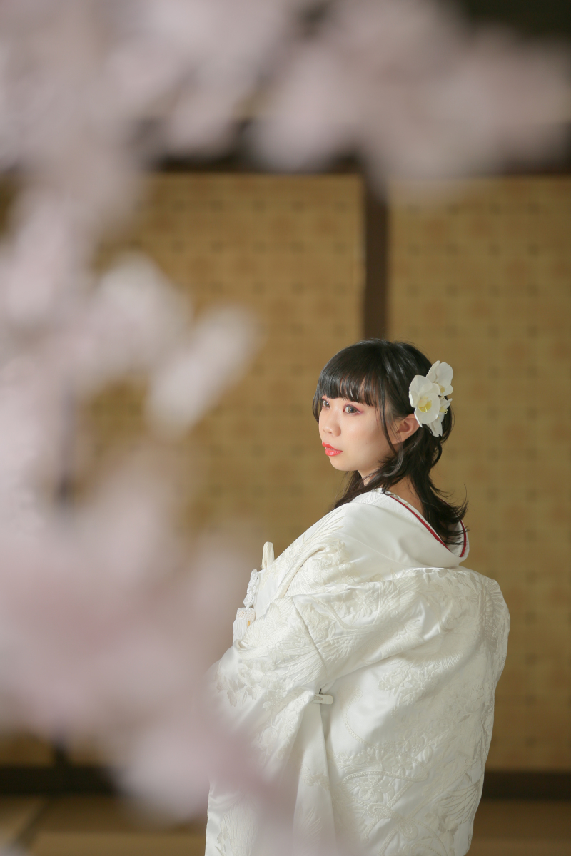 ヘアスタイルや小物でお二人らしく