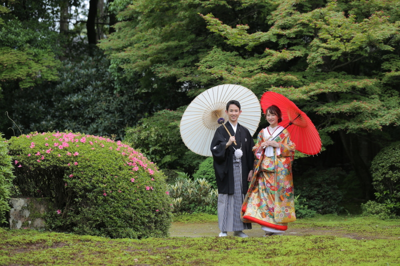 緑の中に差し色が綺麗!