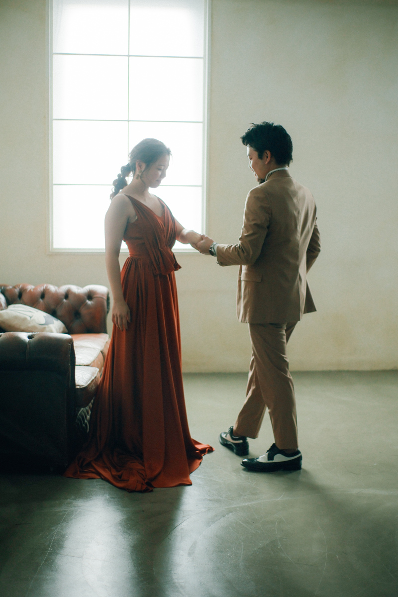 窓の光が差し込んで