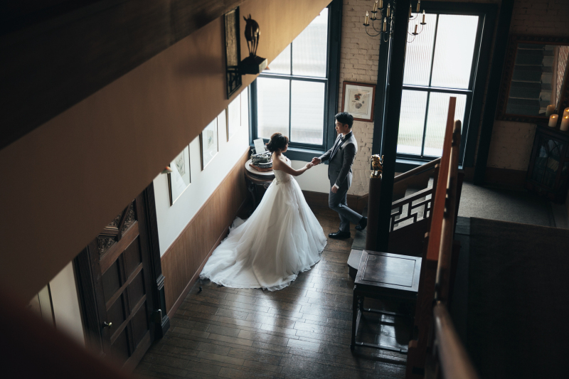 特徴ある階段でのカット