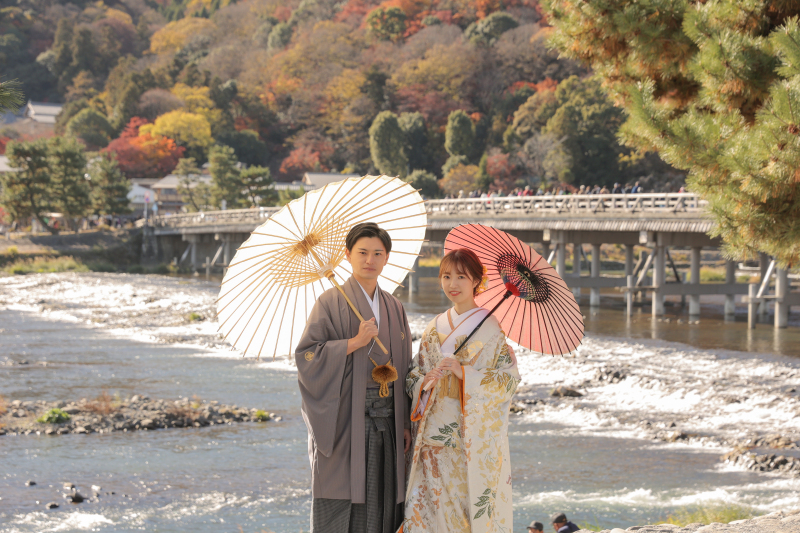 渡月橋バックに