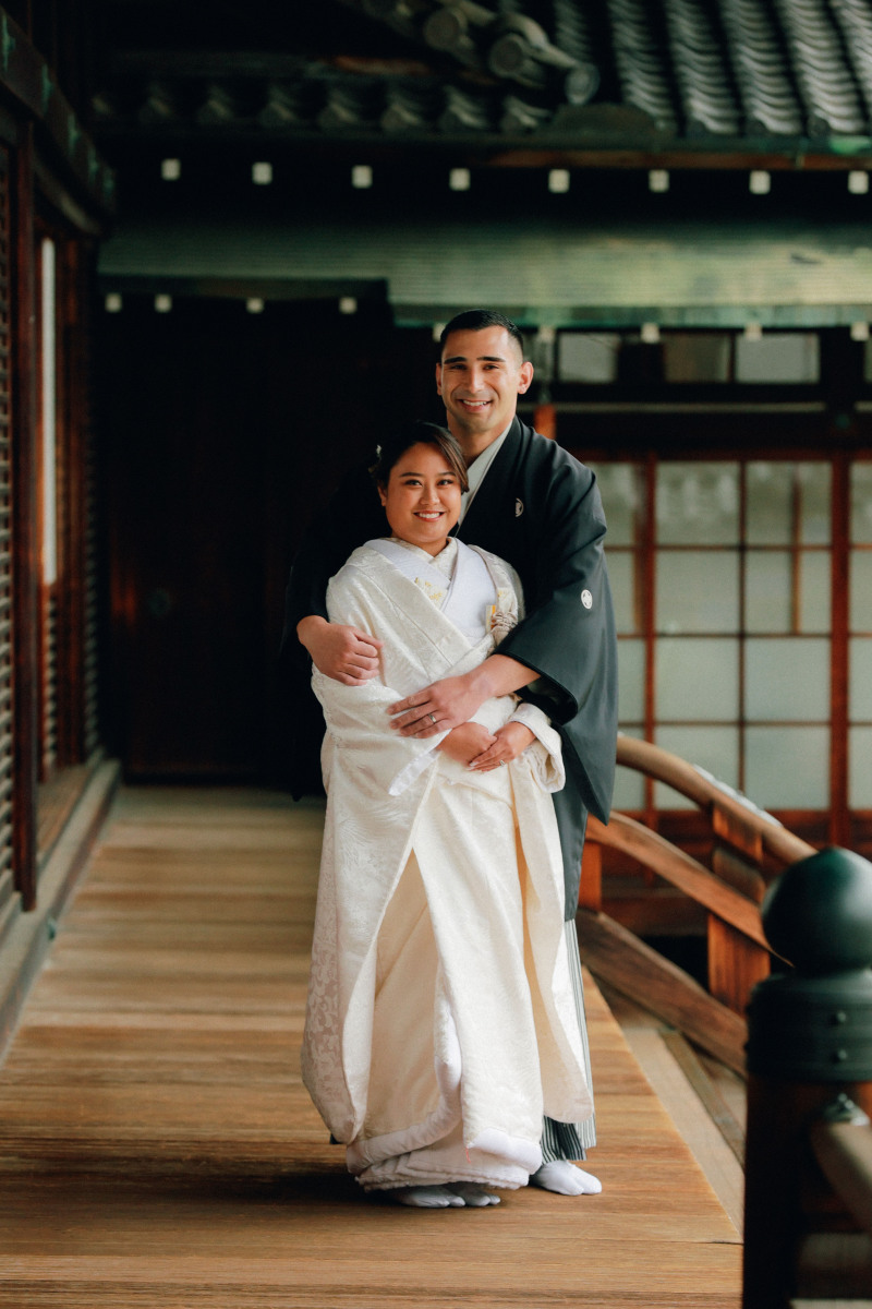 ぎゅっと後ろから