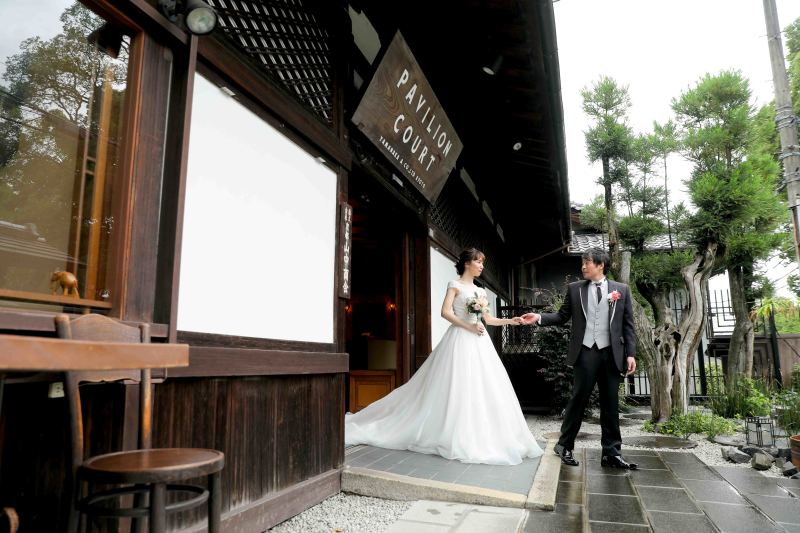 外へエスコート