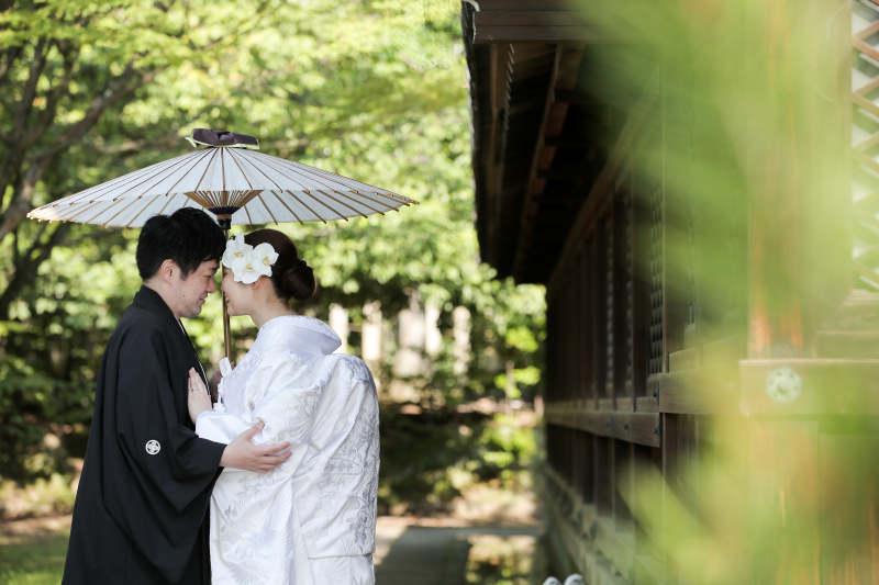 人気ポーズのおでこKISS