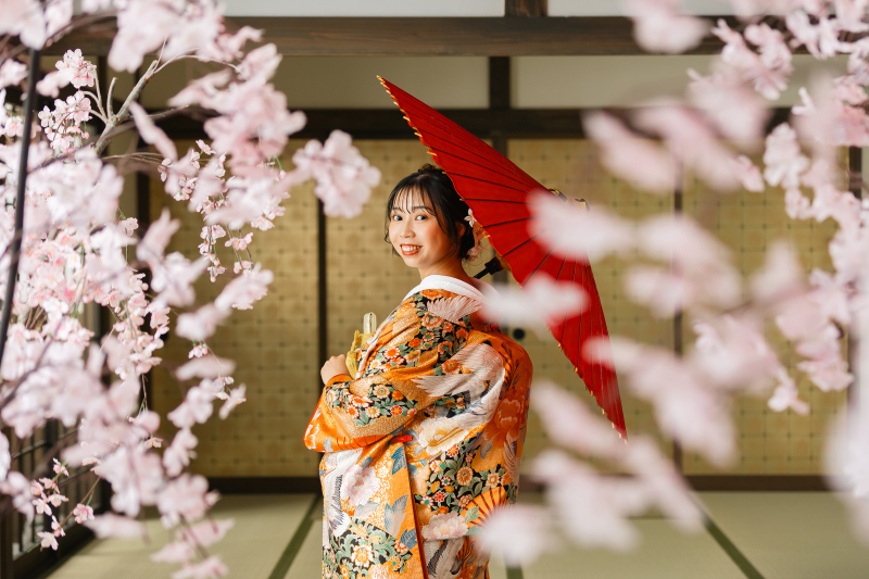 最後は桜の花に包まれた新婦様のソロカットです。