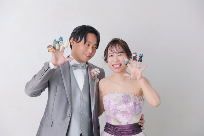 優しく見つめる新郎様