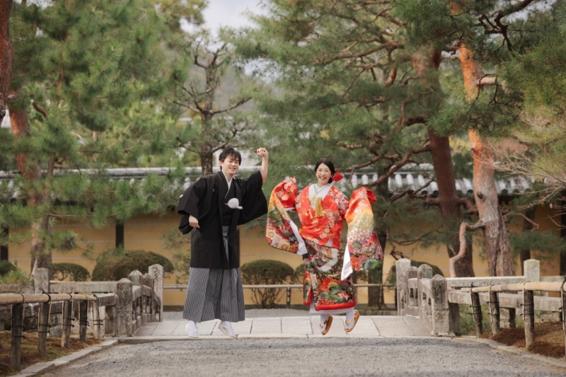 お二人の元気なジャンプのショット！