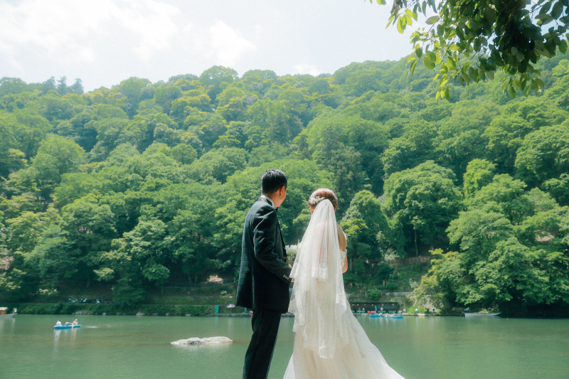 お二人の後ろ姿も残します