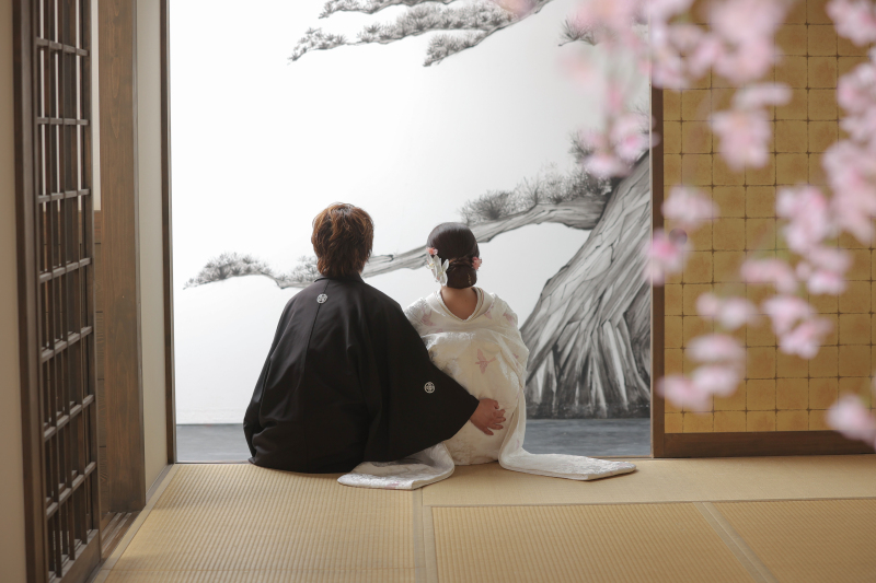 縁側に腰掛けて