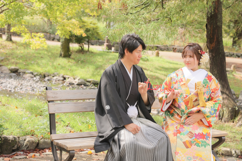 ベンチに腰掛けて