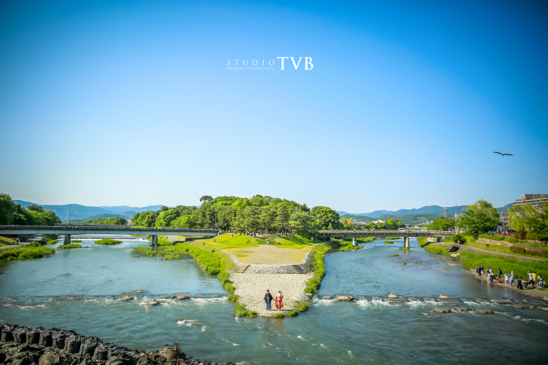 生まれ育った思い出の鴨川で。