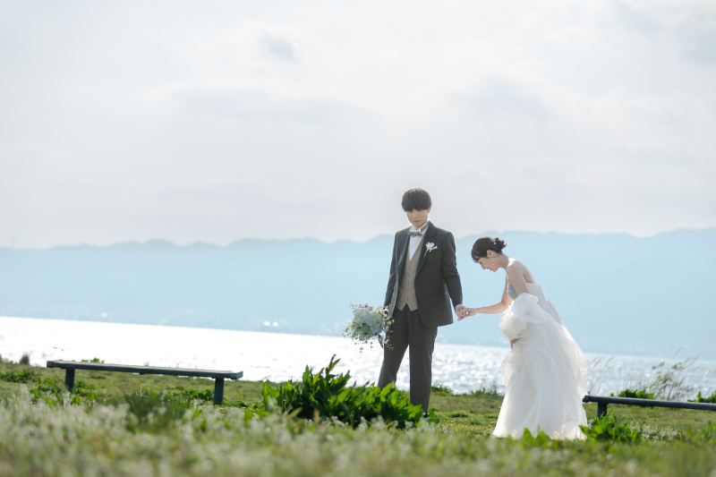 新郎様が新婦様をエスコート