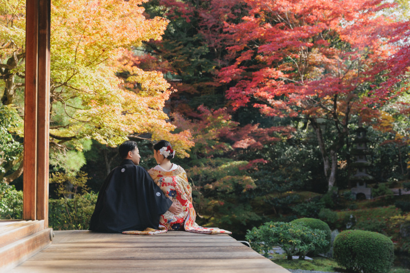 縁側で寄り添って