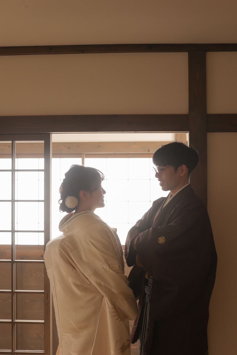 中庭の扉の前で・・・