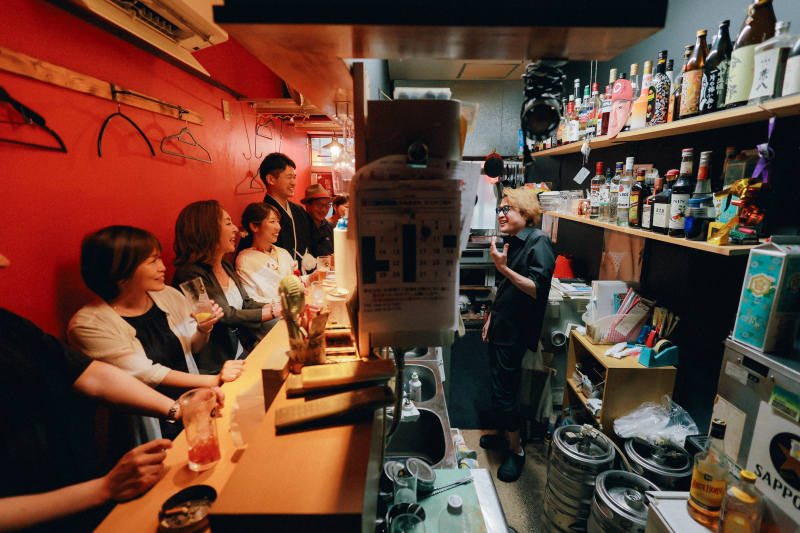 店内に入ると、楽しい飲み会がスタート！