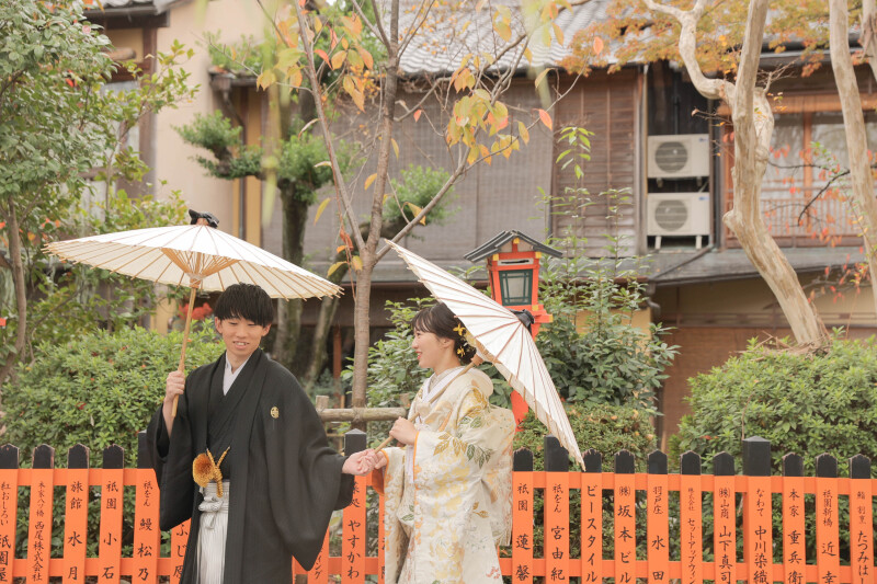 ご新郎様のエスコートで